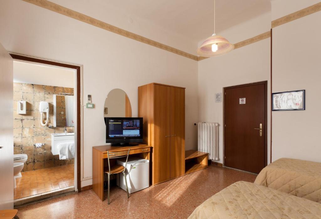 Parking Hotel Giardino Λιβόρνο Δωμάτιο φωτογραφία