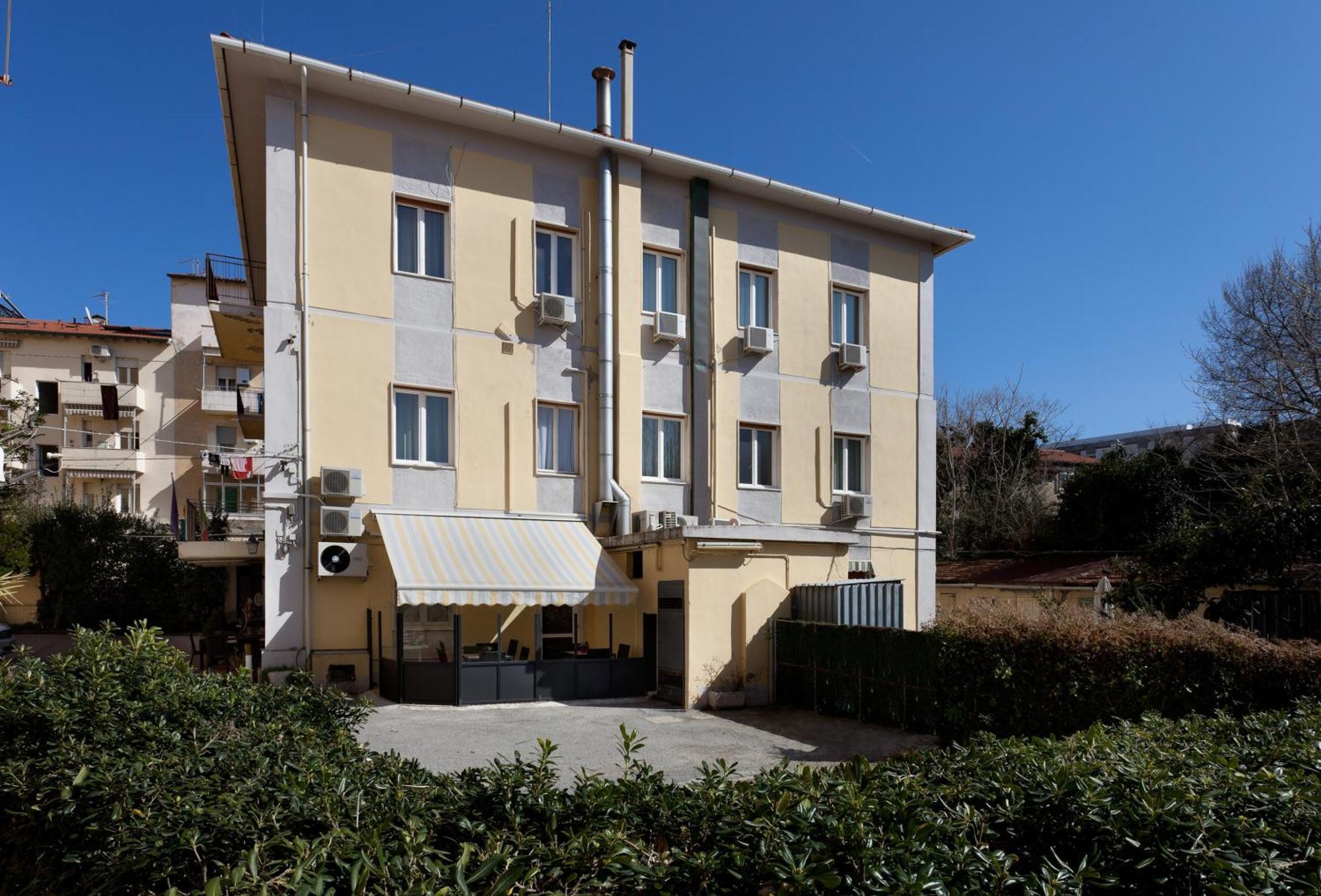 Parking Hotel Giardino Λιβόρνο Εξωτερικό φωτογραφία