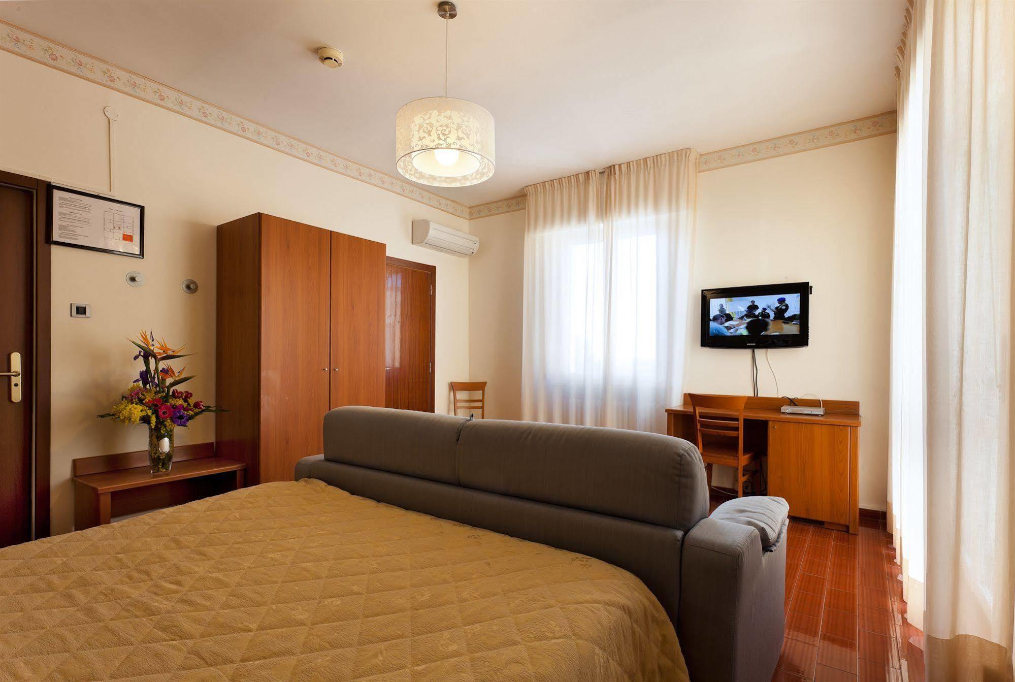 Parking Hotel Giardino Λιβόρνο Εξωτερικό φωτογραφία