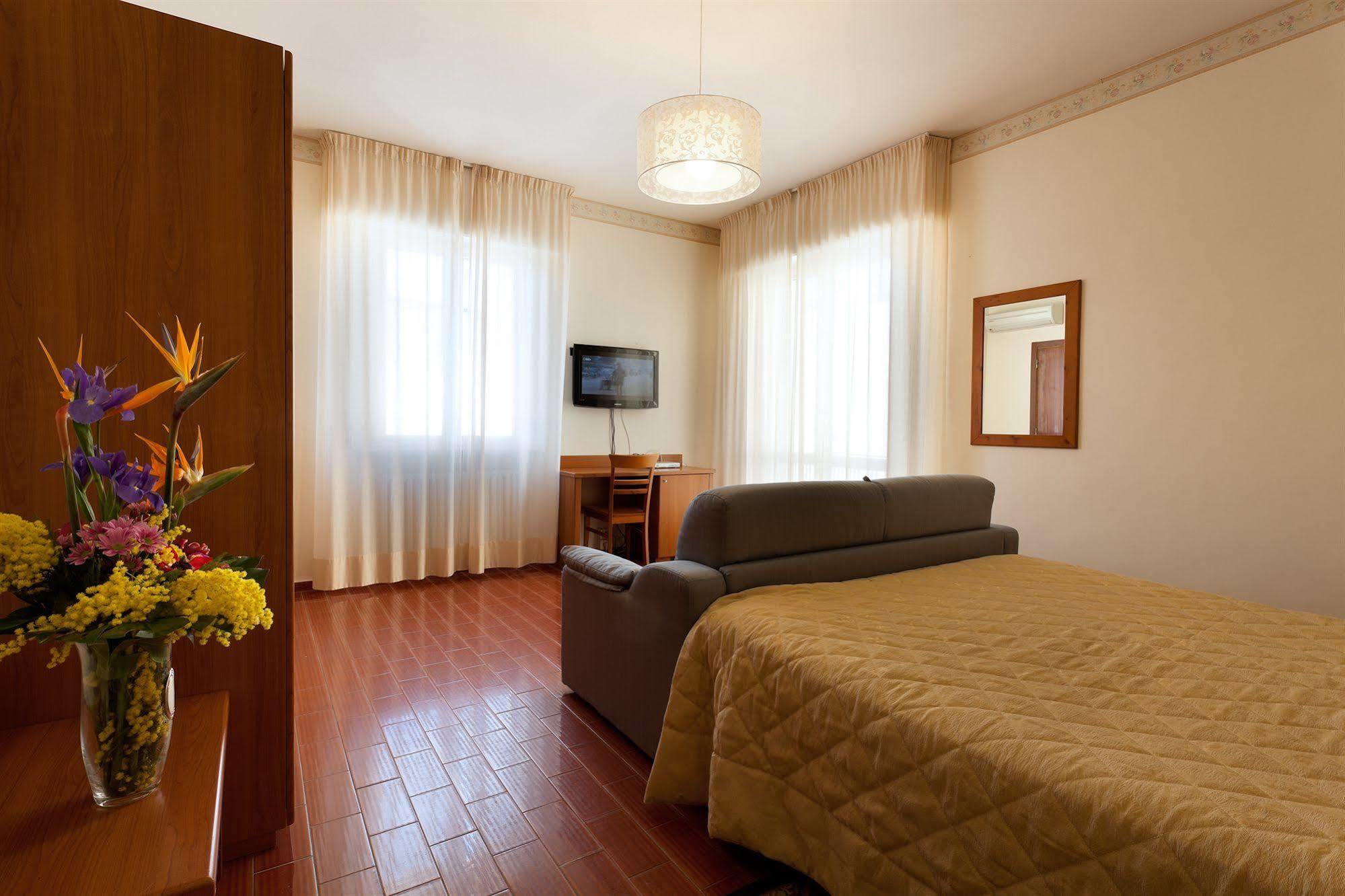 Parking Hotel Giardino Λιβόρνο Εξωτερικό φωτογραφία