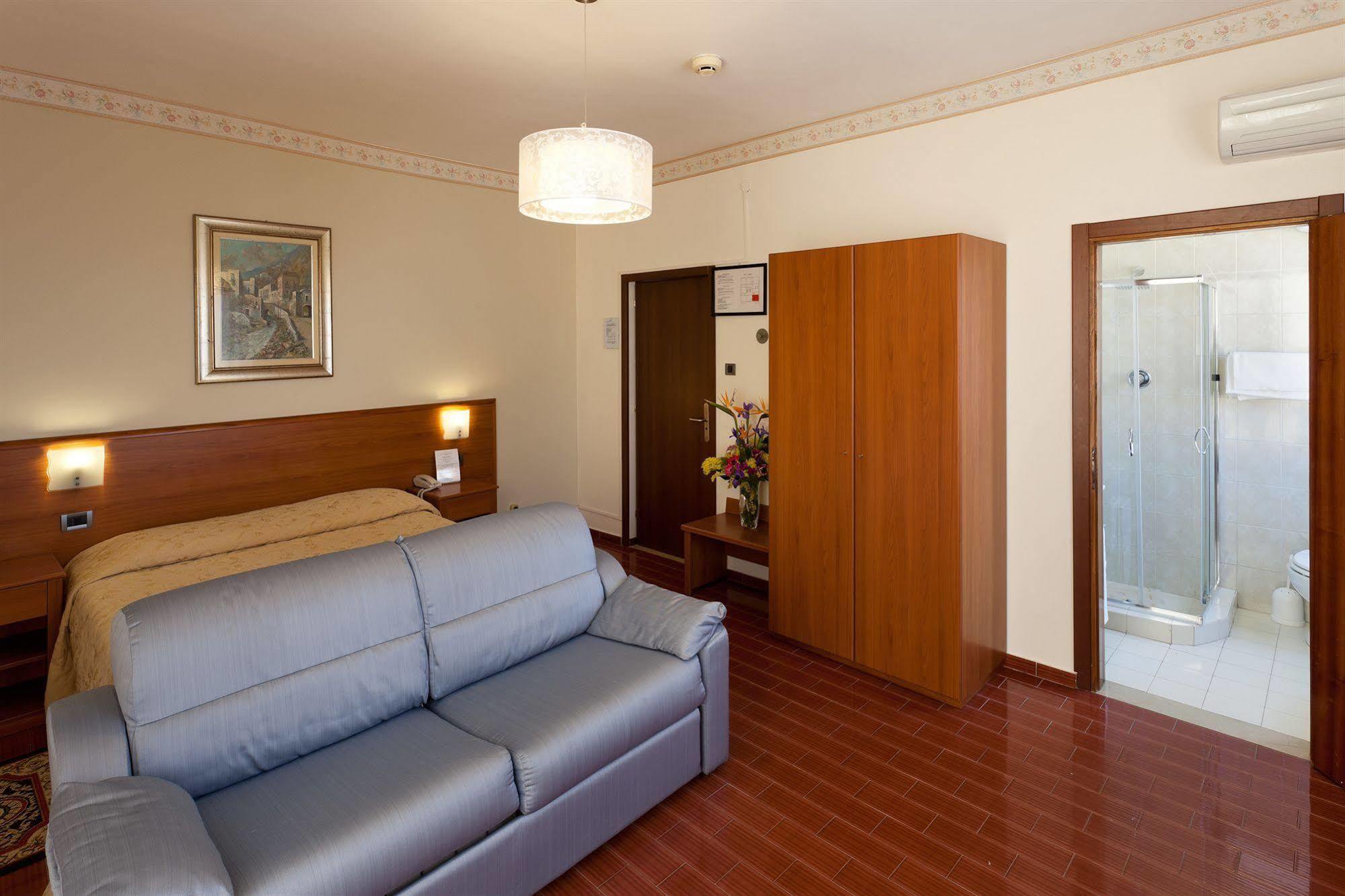 Parking Hotel Giardino Λιβόρνο Εξωτερικό φωτογραφία