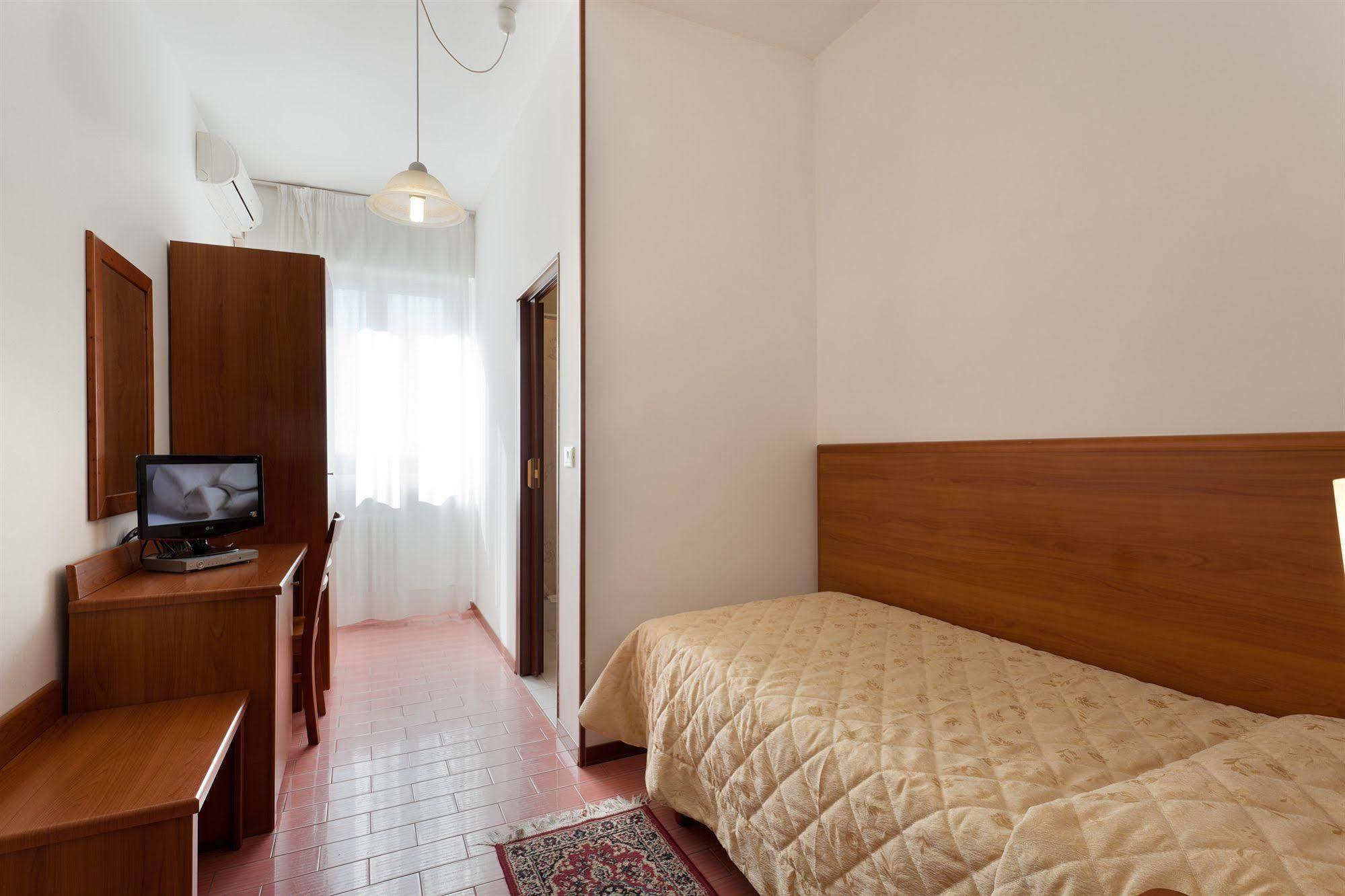 Parking Hotel Giardino Λιβόρνο Εξωτερικό φωτογραφία