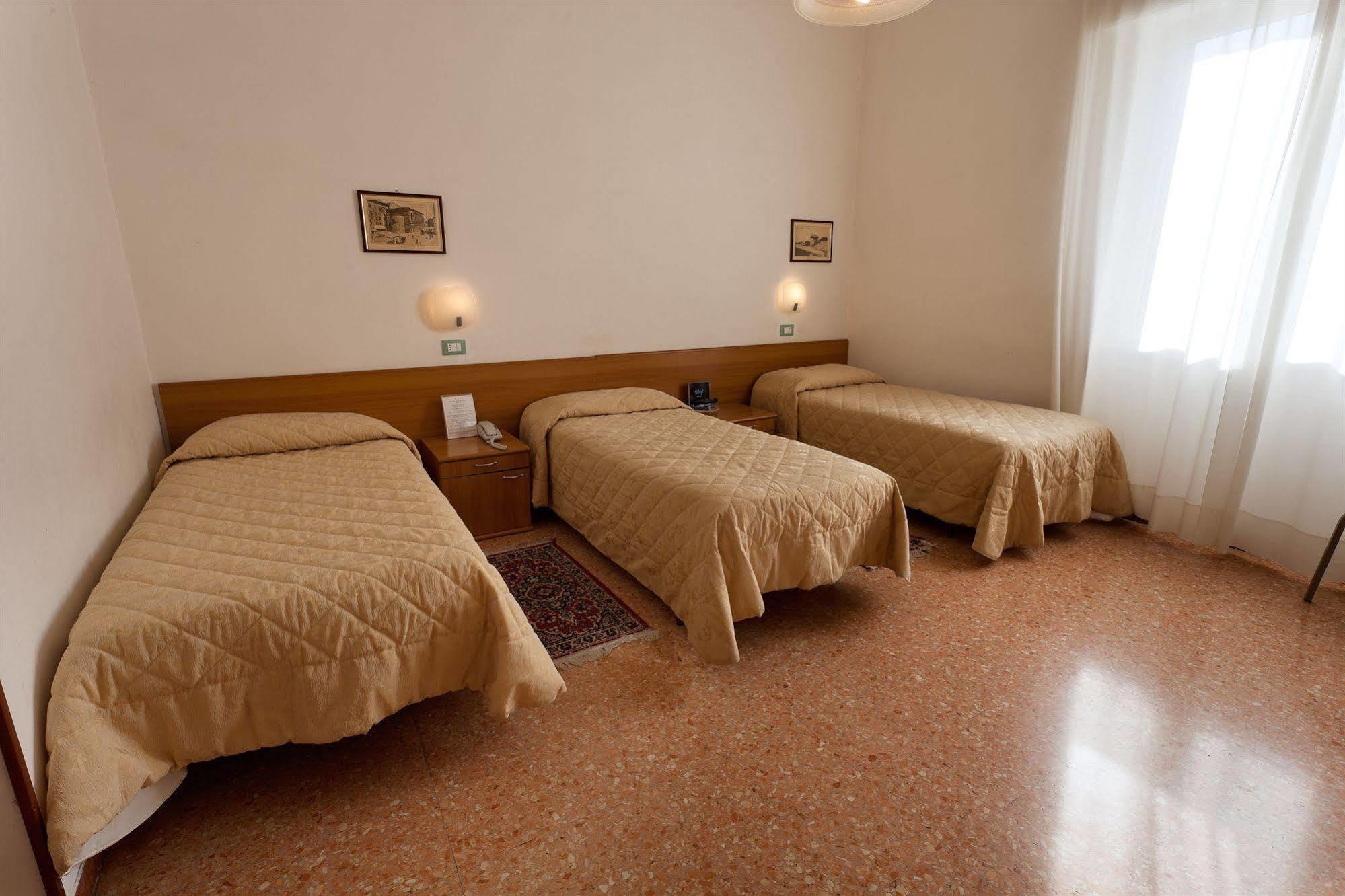 Parking Hotel Giardino Λιβόρνο Εξωτερικό φωτογραφία